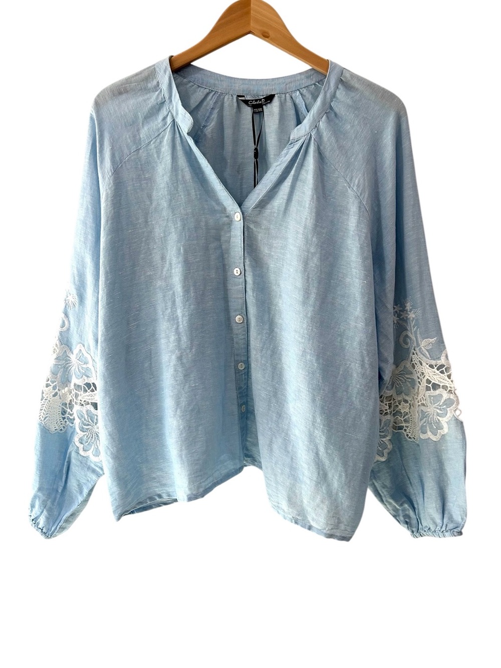 Charlie B women’s linen cotton top with embroidery XXL blue white button up NWT